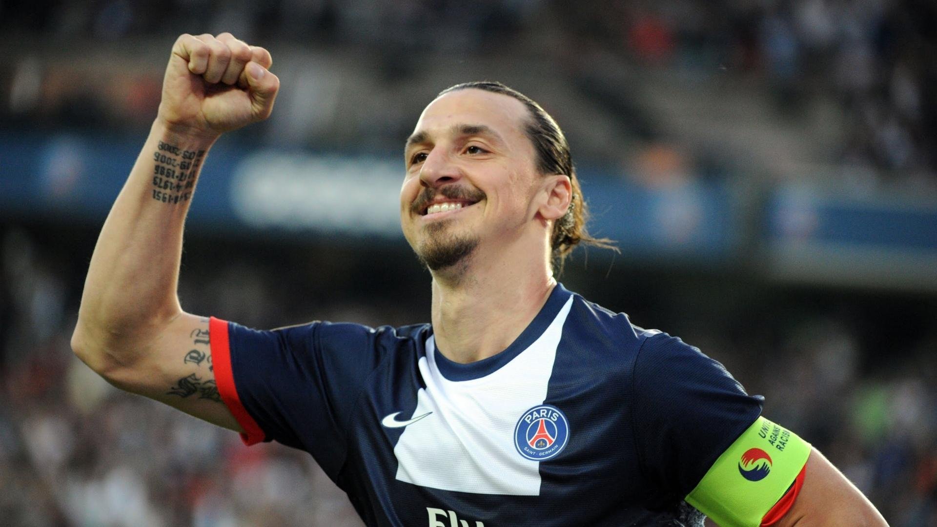 开云官网-银箭与绿魔的缠斗，塞恩斯如何用一脚油门点燃整个赛场？